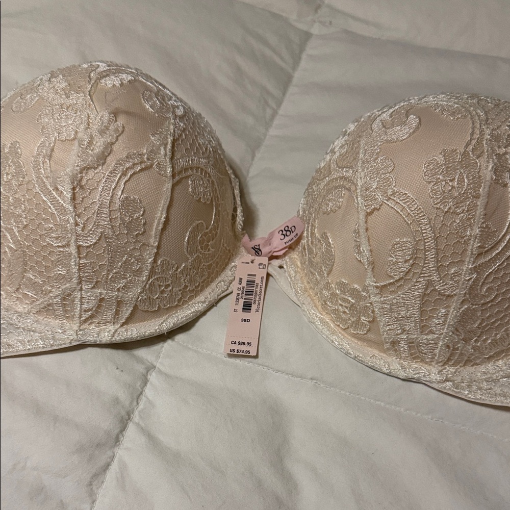 Victoria’s Secret Elegant Lace Women's Bra in Cream